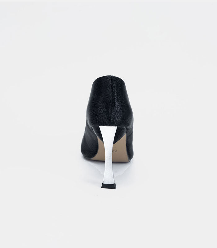 Stylish black women's pumps 'One Stud' with attention-grabbing stud detail by Rayseen