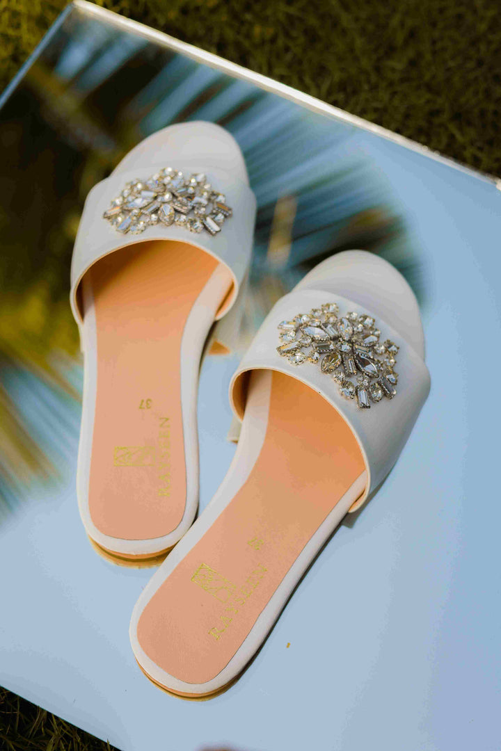 High-quality white shoes with crystal brooch detail, perfect for adding elegance and comfort to your outfit