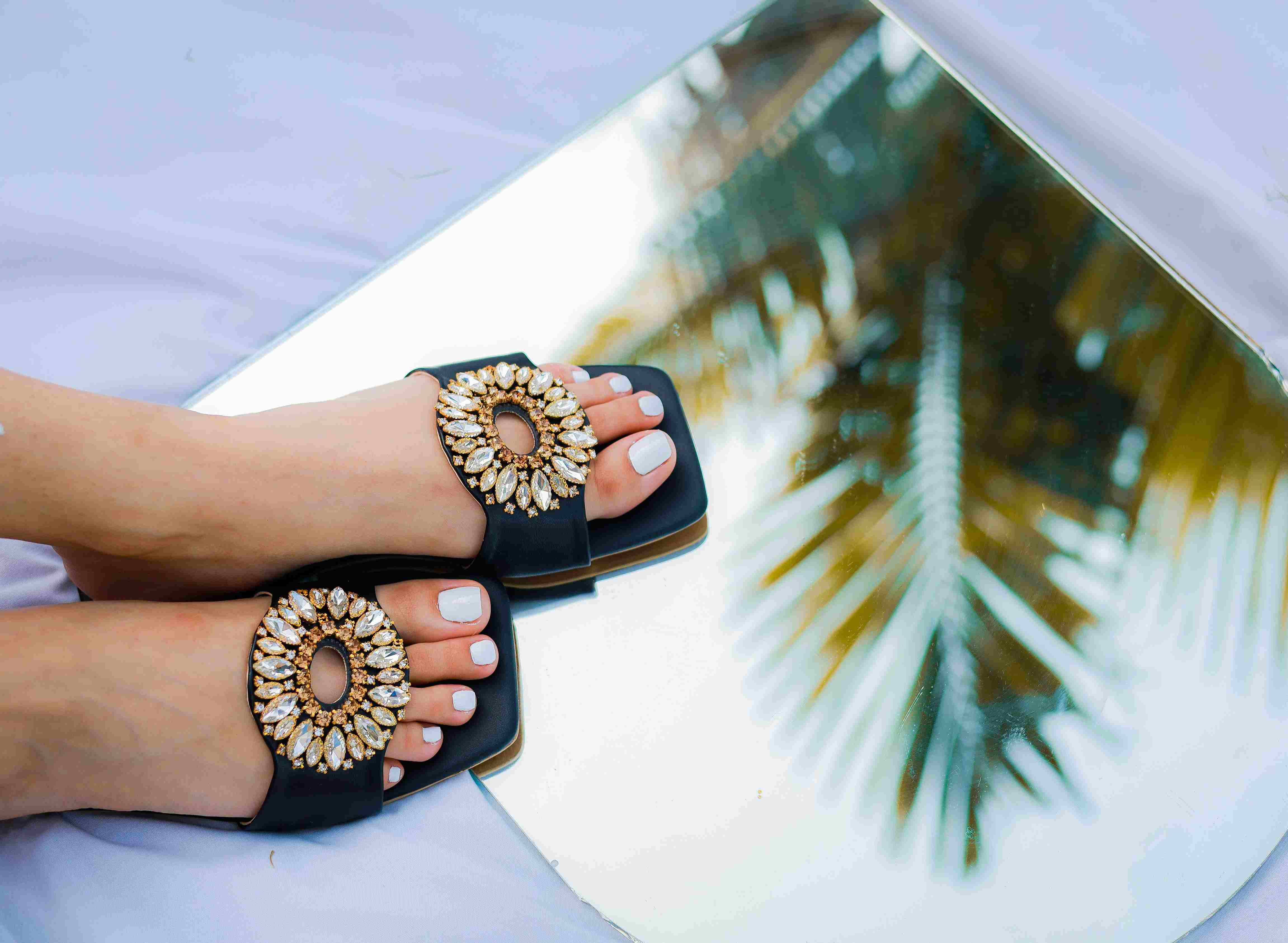 Fashionable Bianca - Black slides for ladies