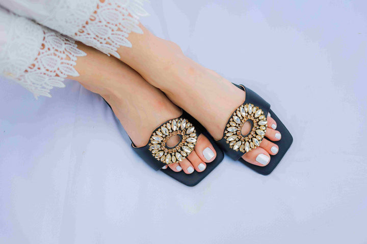 High-quality black slides for a trendy and casual look